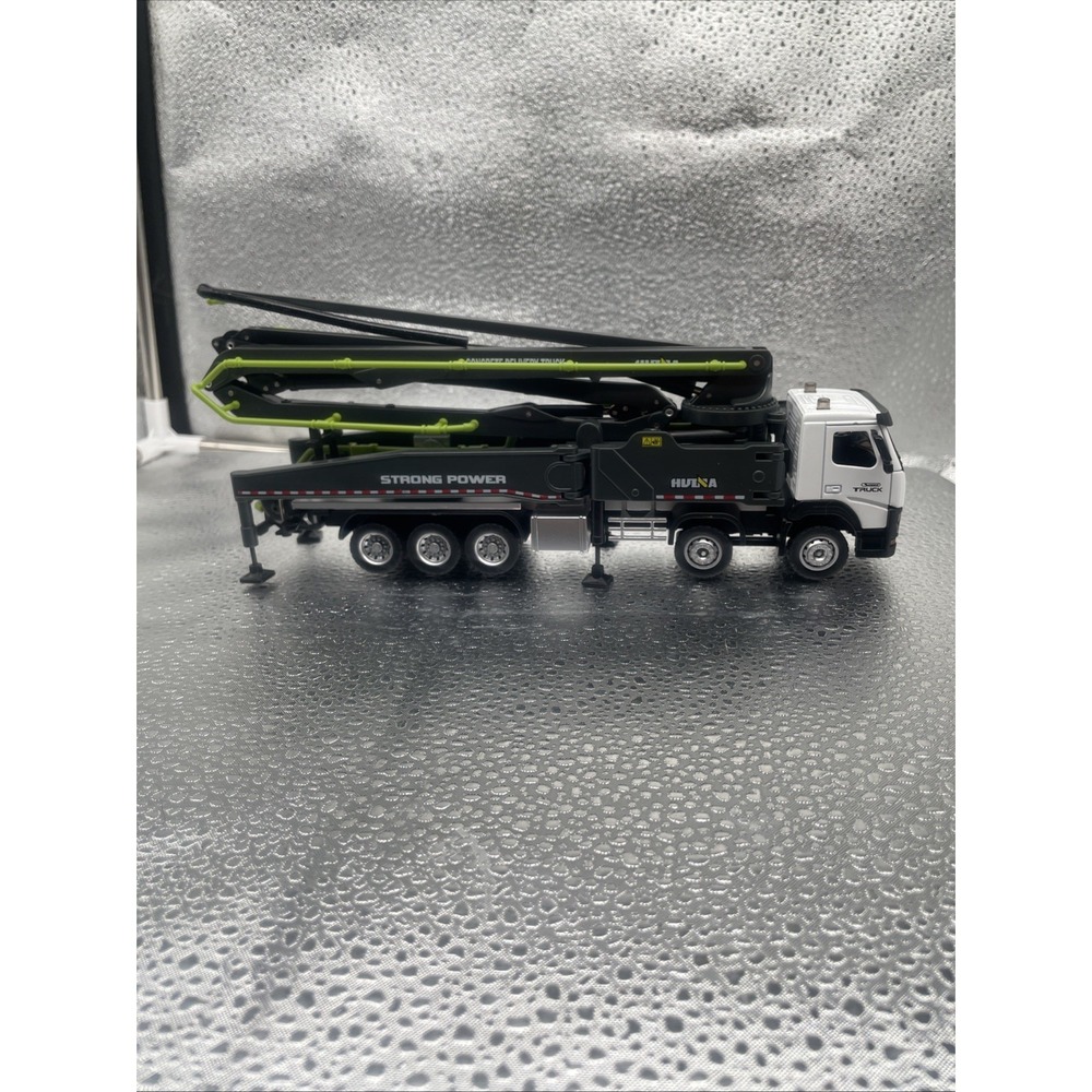 Cement Pump Truck Alloy Concrete Conveying Engineering Vehicle Model 1:50 Black